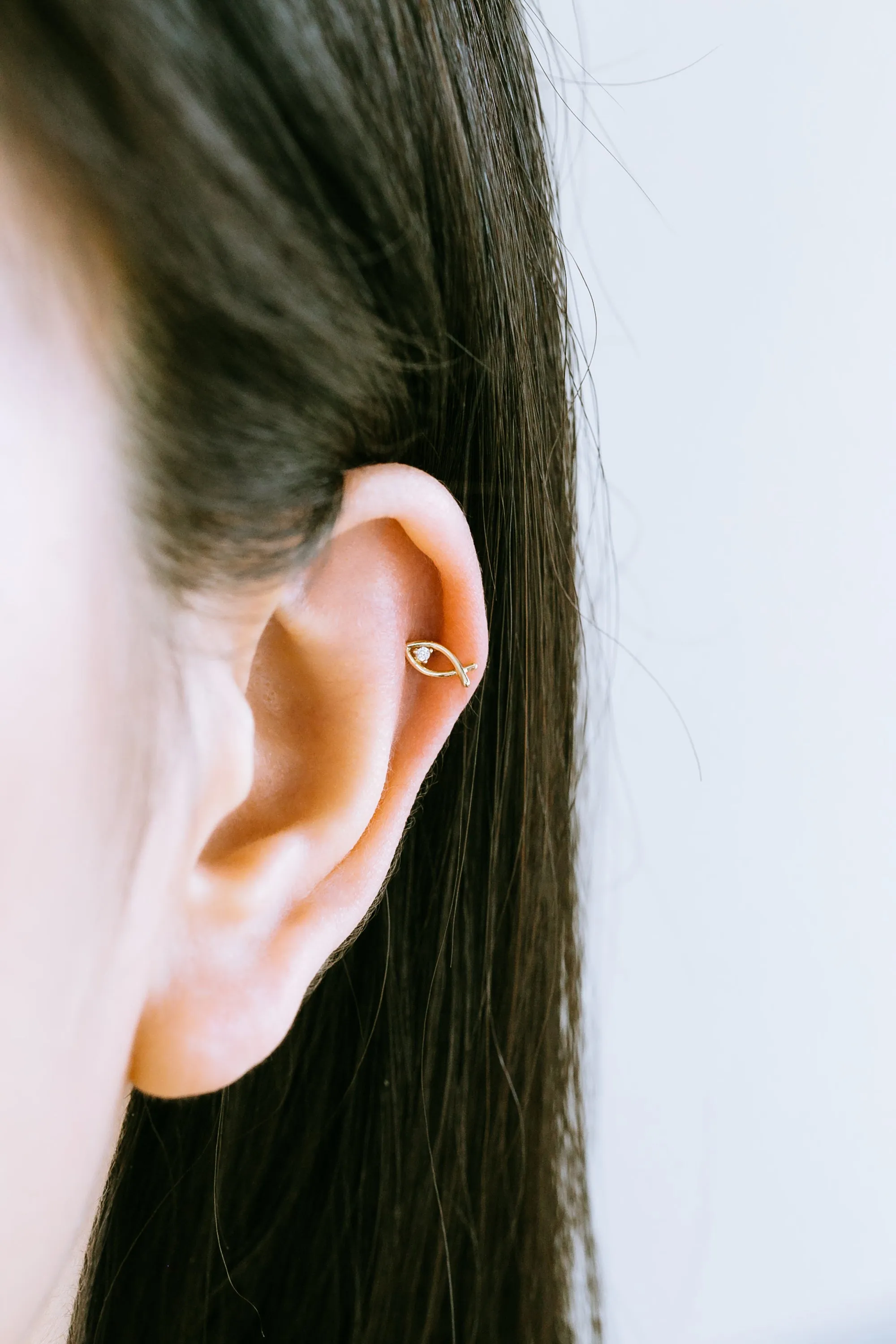 14K GOLD JEWELRY MINIMALIST DELICATE CUTE CZ FISH BARBELL EAR STUD EARRING PIERCING