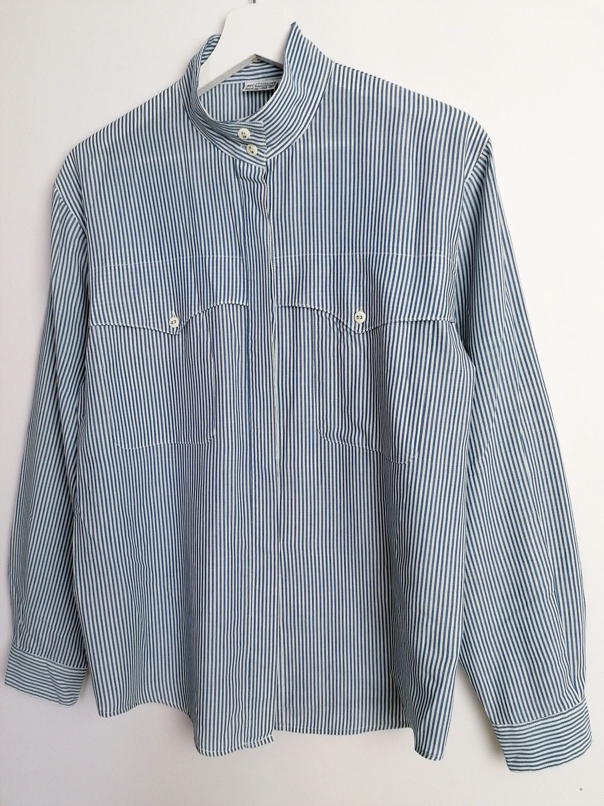 Minimalist Button-up Pinstripes Shirt