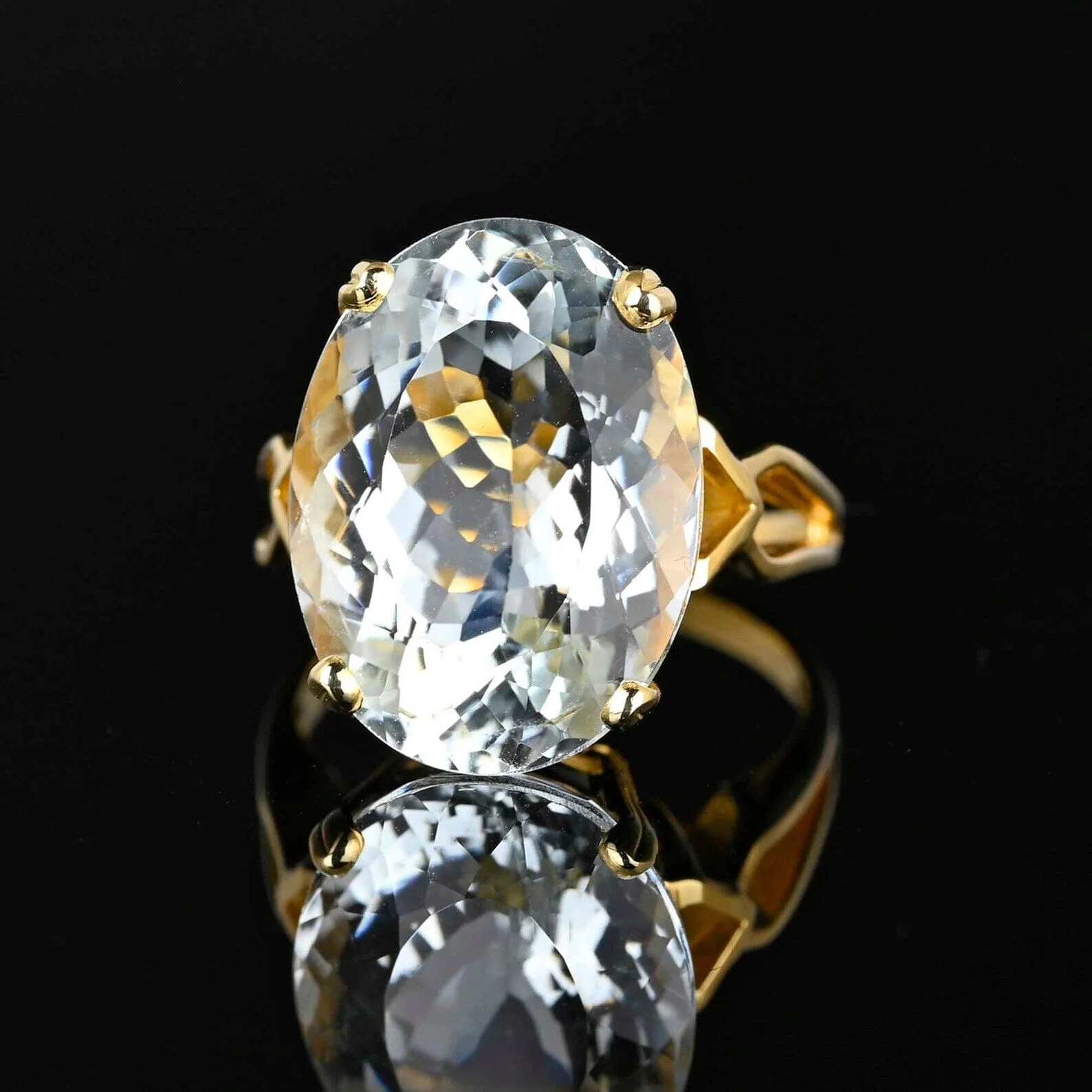 Vintage 14K Gold Goshenite Beryl Ring